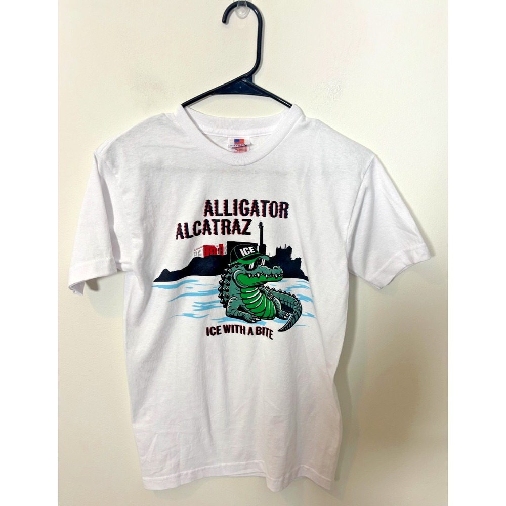 Alligator‎ Alcatraz Size Small White Cotton Graphic T-Shirt